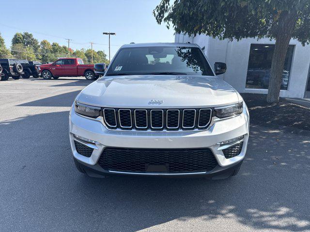 new 2025 Jeep Grand Cherokee car, priced at $43,990
