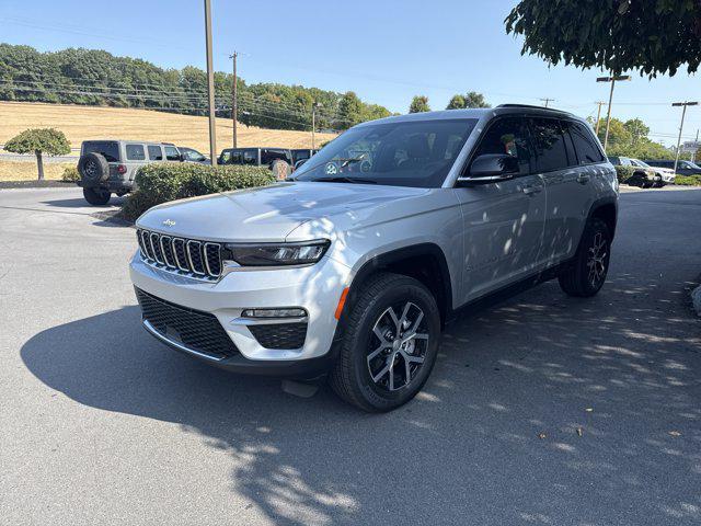 new 2025 Jeep Grand Cherokee car, priced at $43,990
