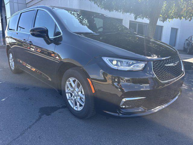 new 2025 Chrysler Pacifica car, priced at $40,725