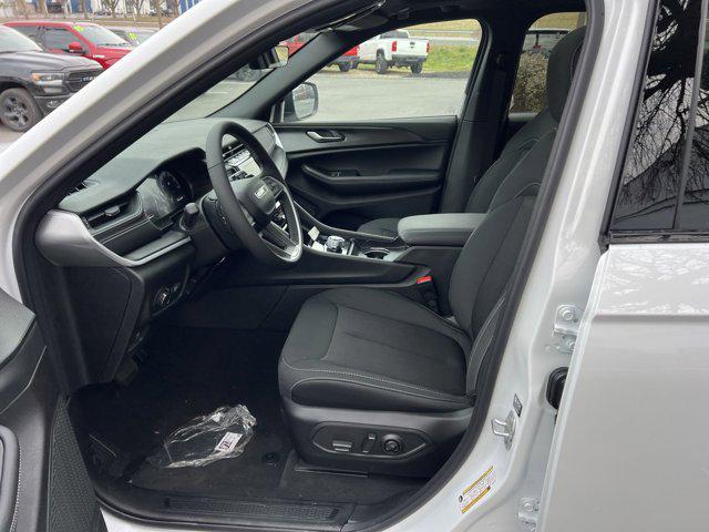 new 2025 Jeep Grand Cherokee car, priced at $39,870