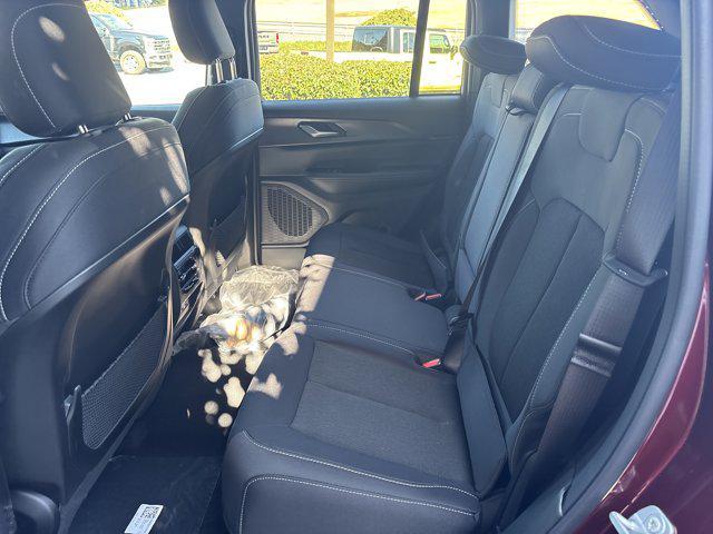 new 2025 Jeep Grand Cherokee car, priced at $40,670