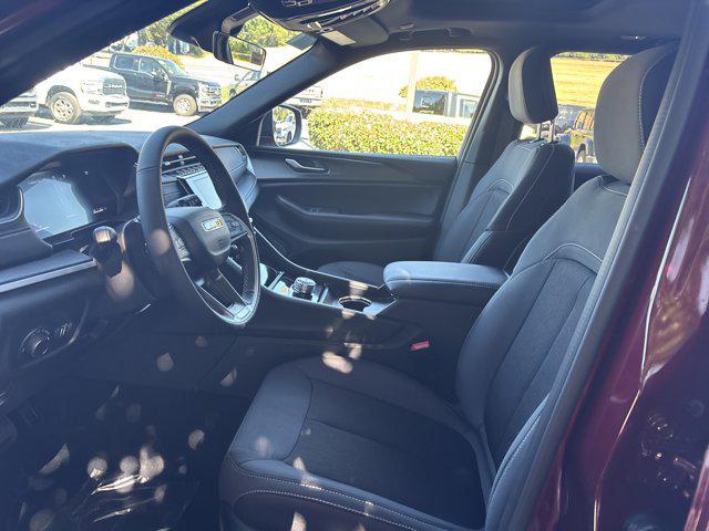 new 2025 Jeep Grand Cherokee car, priced at $40,670