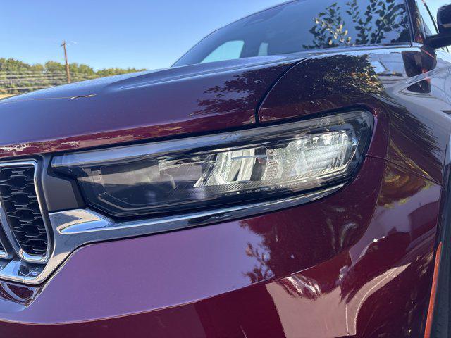 new 2025 Jeep Grand Cherokee car, priced at $40,670