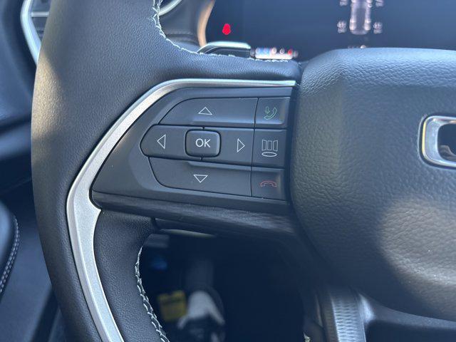 new 2025 Jeep Grand Cherokee car, priced at $40,670