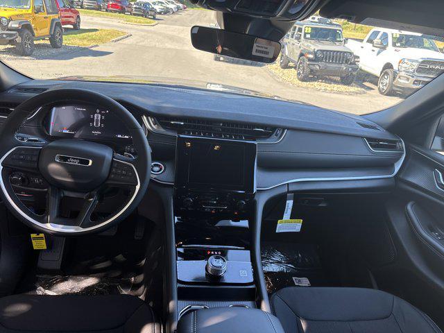 new 2025 Jeep Grand Cherokee car, priced at $40,670