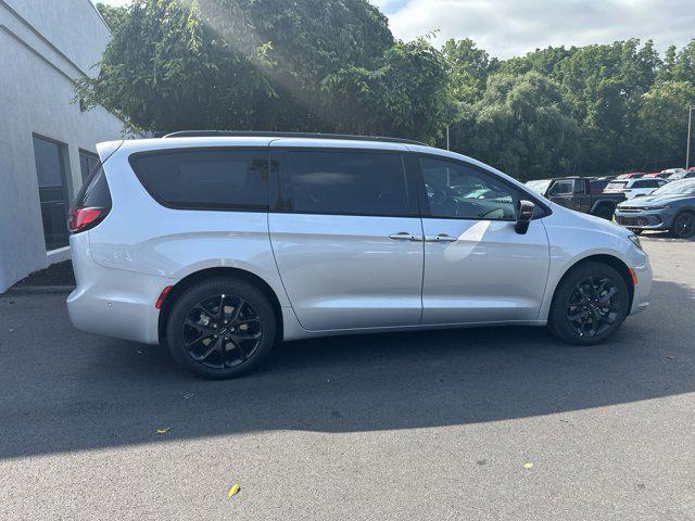 new 2024 Chrysler Pacifica car, priced at $43,330