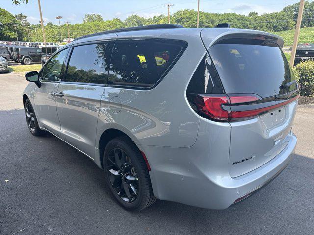 new 2024 Chrysler Pacifica car, priced at $43,330