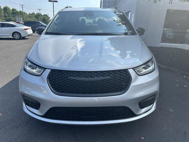 new 2024 Chrysler Pacifica car, priced at $43,330