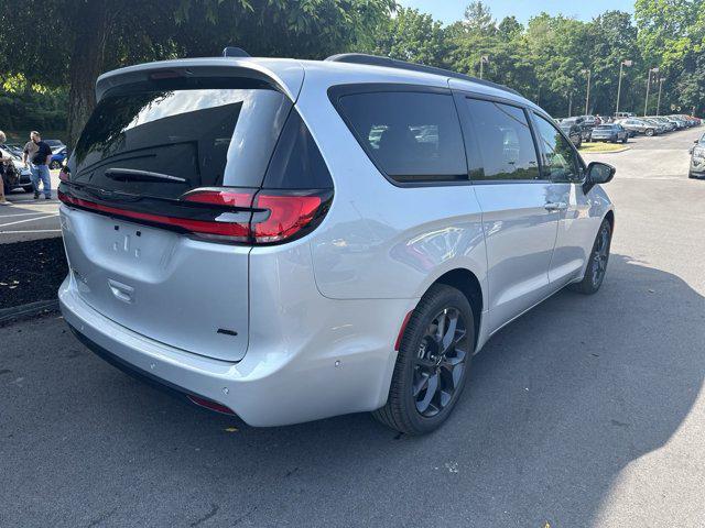 new 2024 Chrysler Pacifica car, priced at $43,330