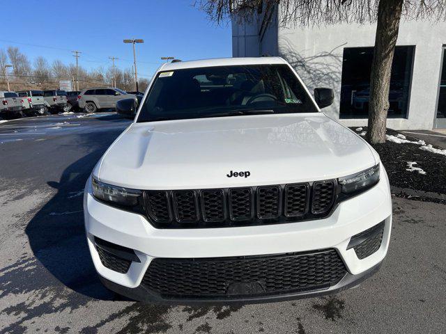 new 2025 Jeep Grand Cherokee car, priced at $43,080