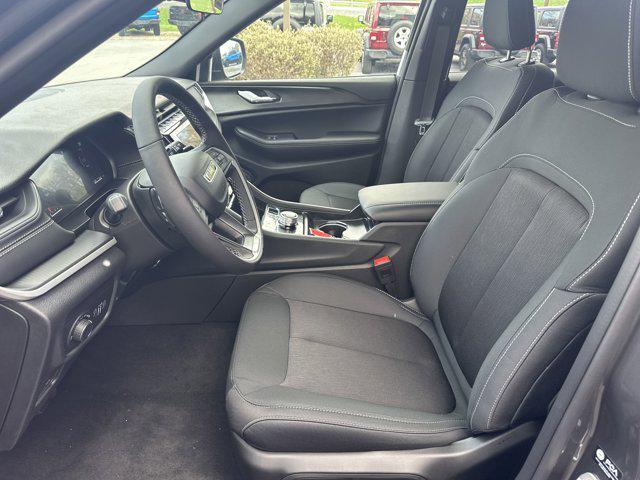 new 2025 Jeep Grand Cherokee car, priced at $42,165