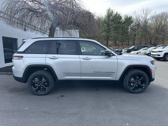 new 2025 Jeep Grand Cherokee car, priced at $45,375