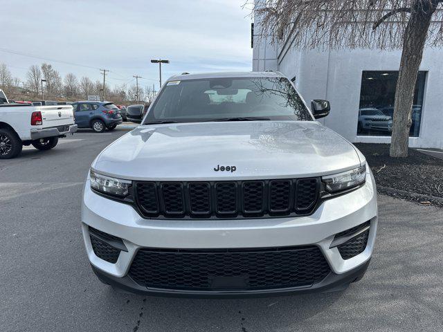 new 2025 Jeep Grand Cherokee car, priced at $45,375