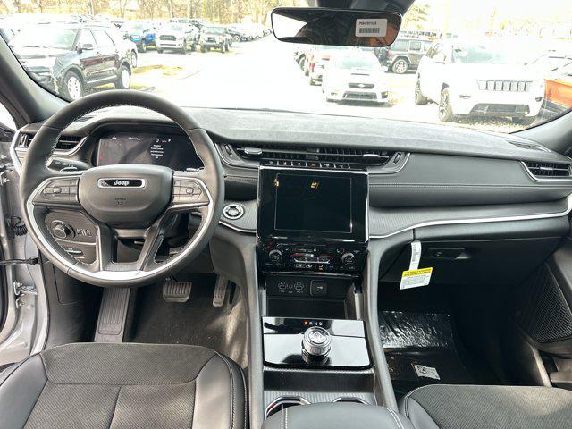 new 2025 Jeep Grand Cherokee car, priced at $45,375