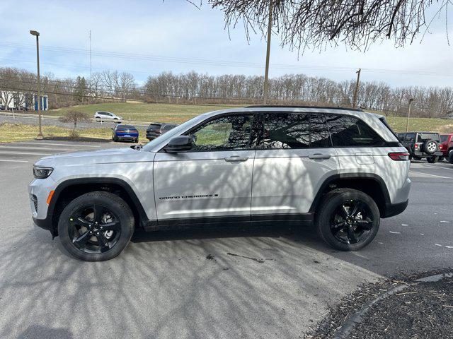 new 2025 Jeep Grand Cherokee car, priced at $45,375