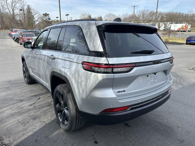 new 2025 Jeep Grand Cherokee car, priced at $45,375