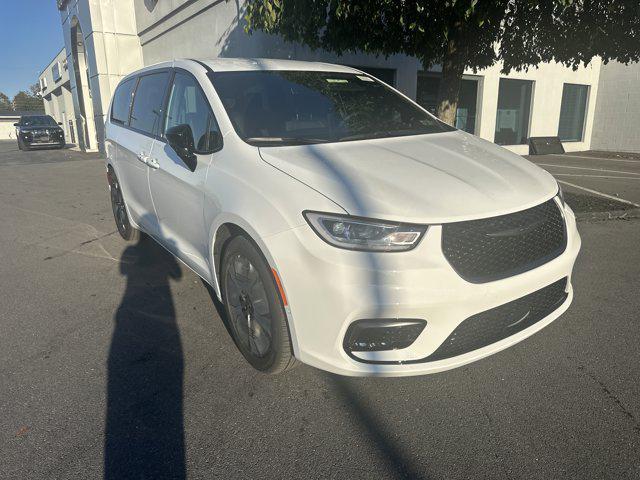 new 2026 Chrysler Pacifica car, priced at $44,065