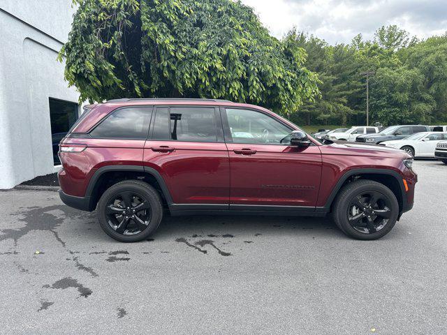 new 2025 Jeep Grand Cherokee car, priced at $48,175