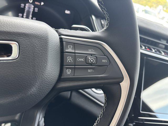 new 2025 Jeep Grand Cherokee car, priced at $40,170