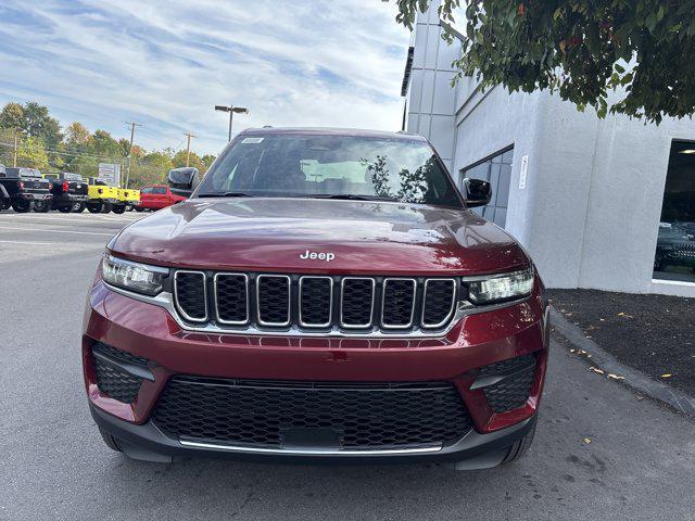 new 2025 Jeep Grand Cherokee car, priced at $40,170