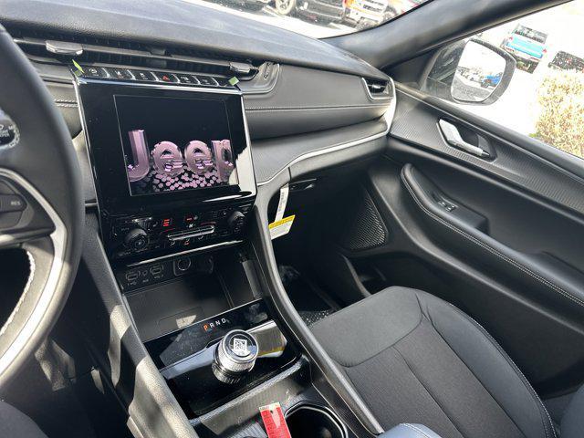 new 2025 Jeep Grand Cherokee car, priced at $41,570