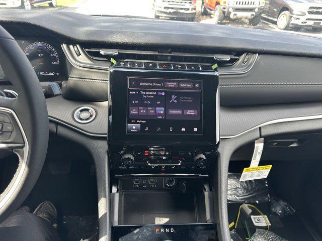 new 2025 Jeep Grand Cherokee car, priced at $41,570