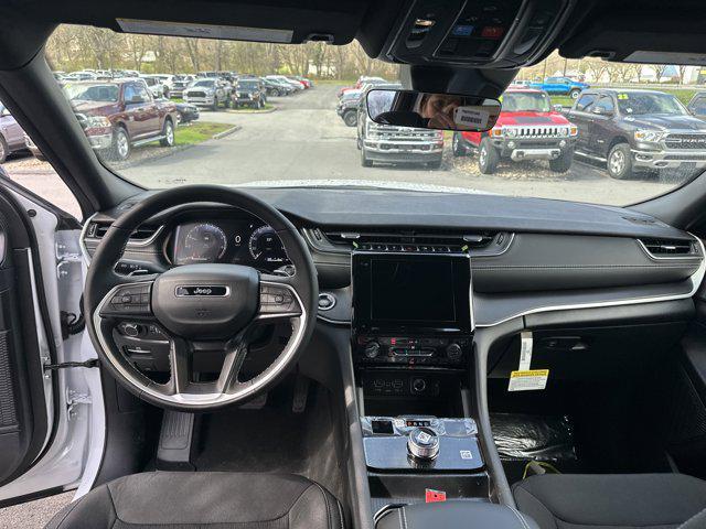 new 2025 Jeep Grand Cherokee car, priced at $40,570