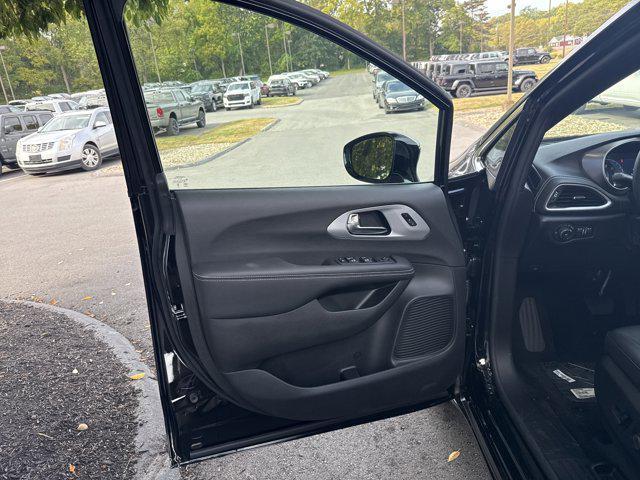 new 2026 Chrysler Pacifica car, priced at $46,415