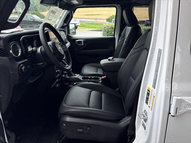 new 2025 Jeep Gladiator car, priced at $47,035