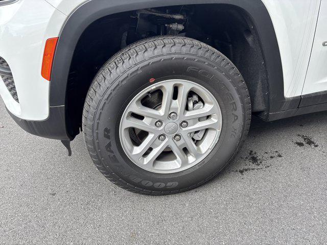 new 2025 Jeep Grand Cherokee car, priced at $40,120