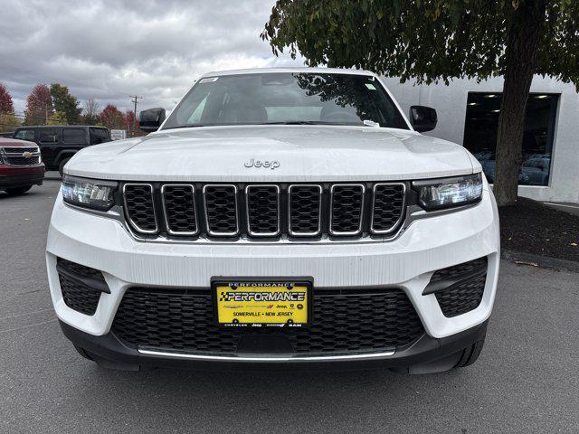 new 2025 Jeep Grand Cherokee car, priced at $40,120