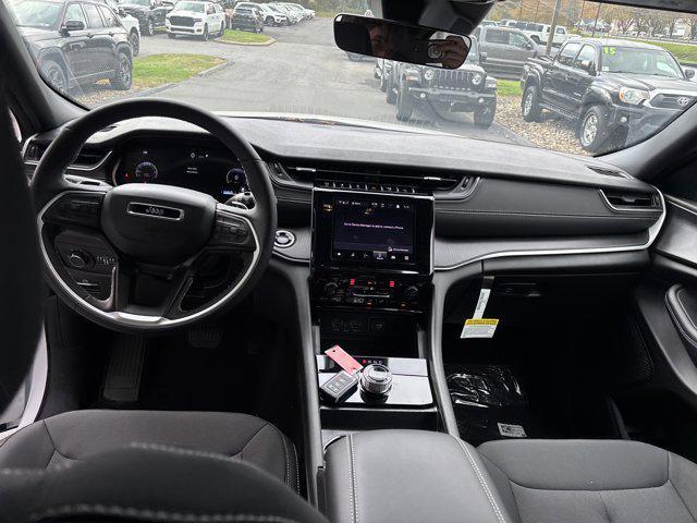 new 2025 Jeep Grand Cherokee car, priced at $40,120