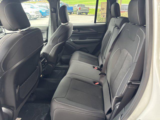 new 2025 Jeep Grand Cherokee car, priced at $40,120