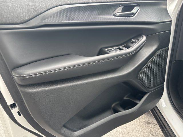 new 2025 Jeep Grand Cherokee car, priced at $40,120