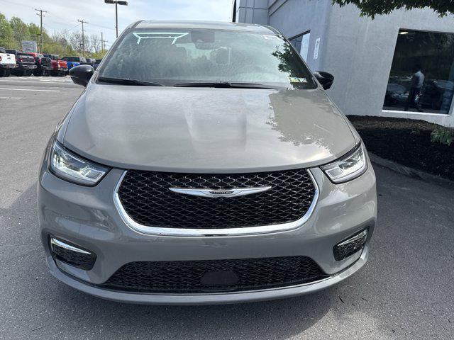 new 2025 Chrysler Pacifica car, priced at $41,420