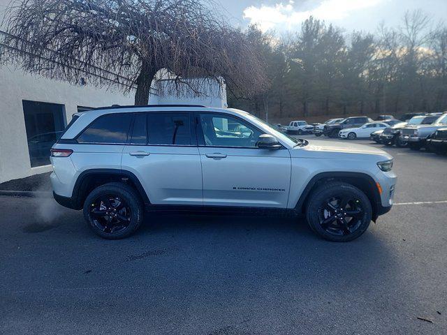 new 2025 Jeep Grand Cherokee car, priced at $43,675