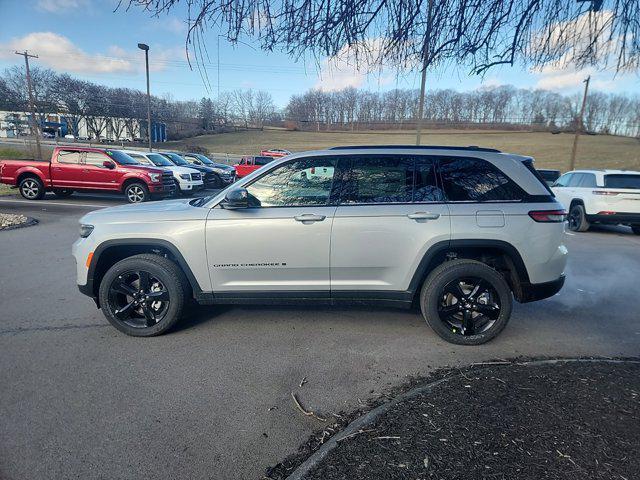 new 2025 Jeep Grand Cherokee car, priced at $43,675