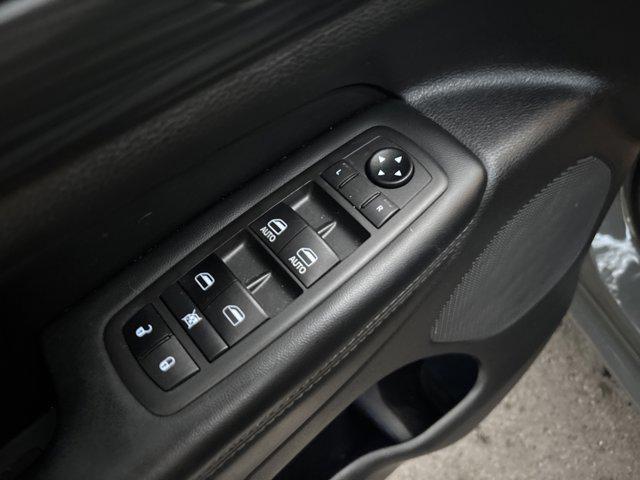 used 2021 Jeep Grand Cherokee car, priced at $28,000