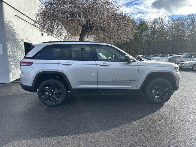 new 2024 Jeep Grand Cherokee car, priced at $41,675