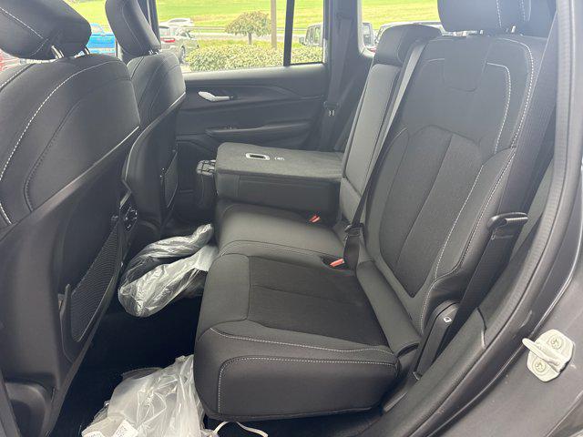 new 2025 Jeep Grand Cherokee car, priced at $40,670