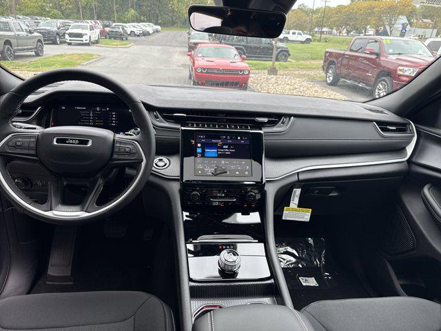 new 2025 Jeep Grand Cherokee car, priced at $40,670