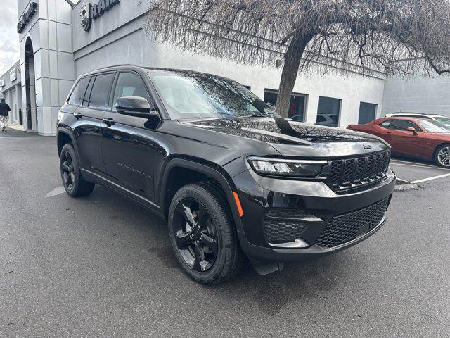 new 2025 Jeep Grand Cherokee car, priced at $43,675