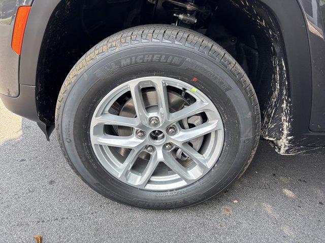 new 2025 Jeep Grand Cherokee car, priced at $40,670