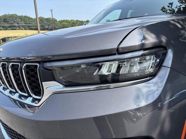 new 2025 Jeep Grand Cherokee car, priced at $40,670