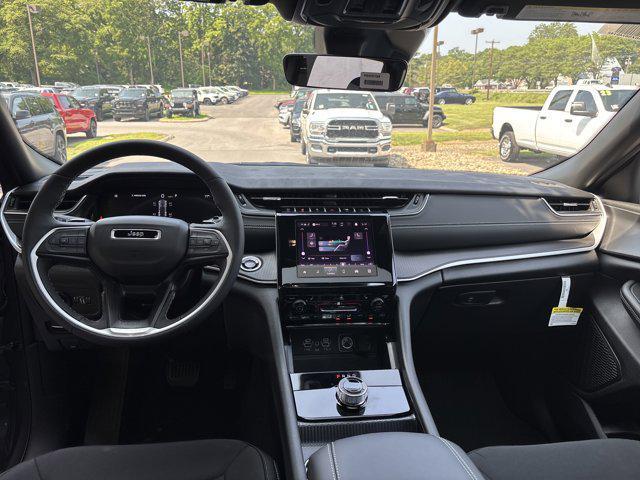 new 2025 Jeep Grand Cherokee car, priced at $40,670