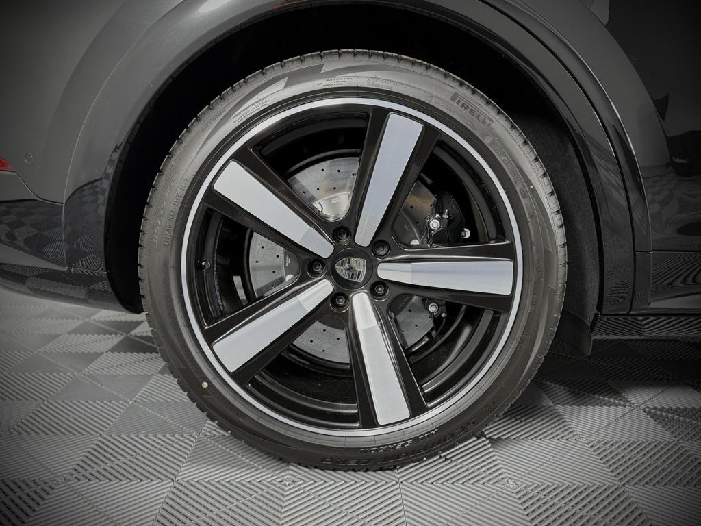 new 2025 Porsche Cayenne car, priced at $225,115
