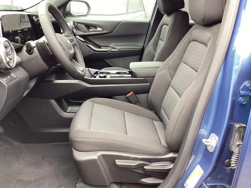 new 2026 Chevrolet Equinox car, priced at $30,495