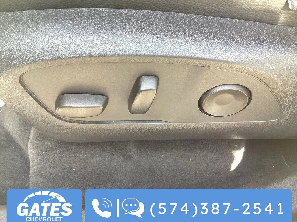 used 2025 Chevrolet Traverse car, priced at $37,561