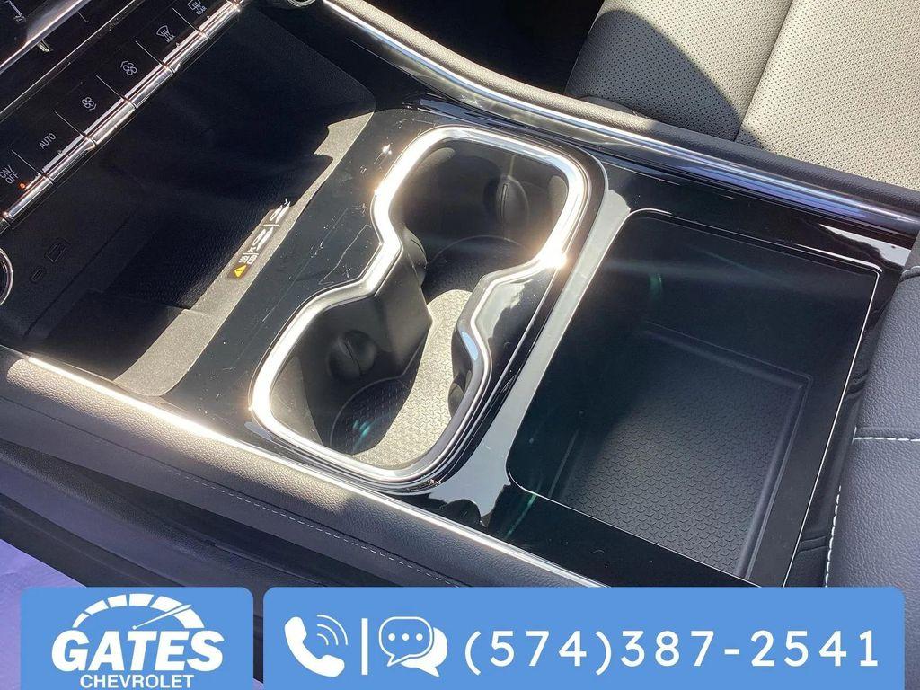 new 2025 Chevrolet Traverse car, priced at $52,990