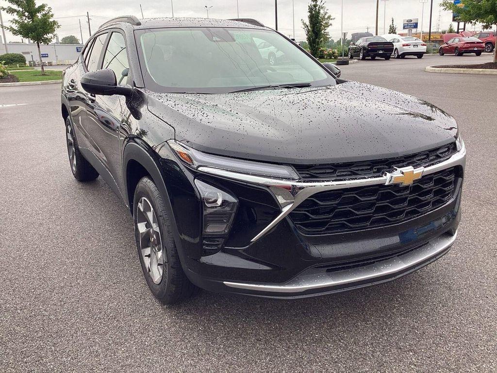 new 2025 Chevrolet Trax car, priced at $24,360